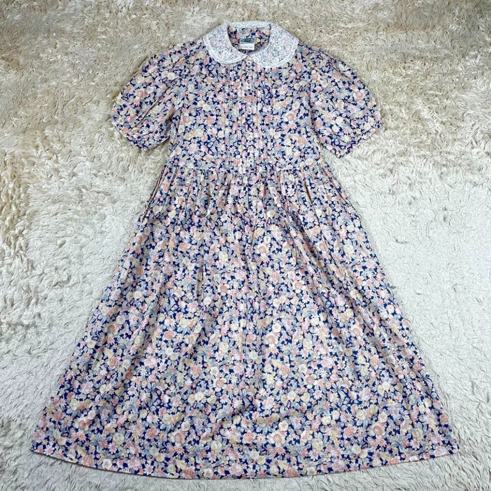 Laura Ashley Floral Blouse with Lace Collar US 6